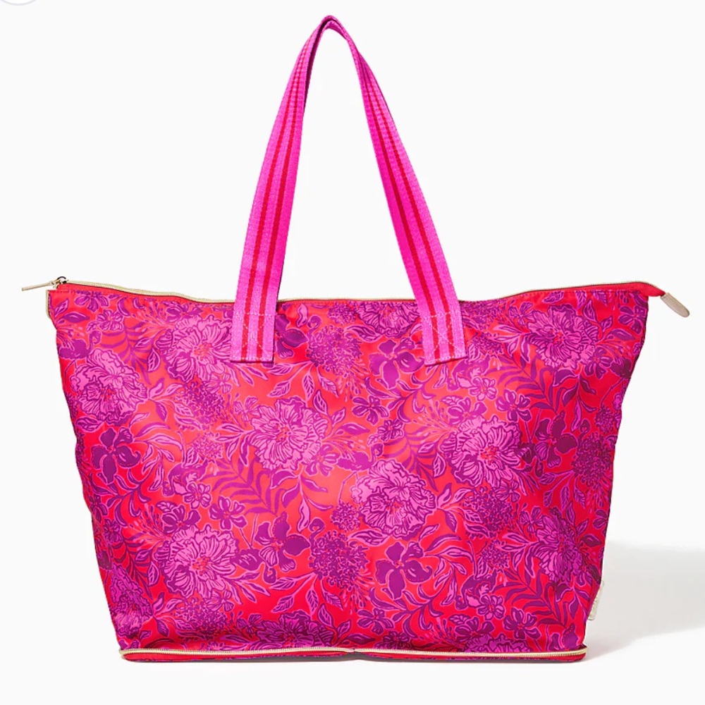 NWT Lilly Pulitzer Getaway Packable Tote Amaryllis Red Secret Hideaway Pattern